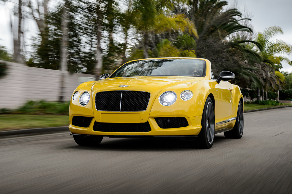 Bentley Continental GT V8 S Cabriolet in gelb in der Frontansicht