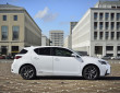Schneeweißer Lexus CT 200h 2014 Facelift-Modell in der Seitenansicht