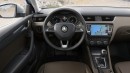 Innenraum des Skoda Octavia Scout mit Lederlenkrad