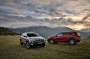 Zwei Jeep Cherokee Modellgeneration 2014 nebeneinander
