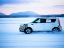 Der Kia Soul EV fährt rein elektrisch auf Schnee