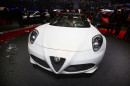 Alfa präsentiert den neuen 4C Spider auf Autosalon Genf 2014