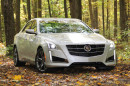 Silberner Cadillac CTS in der Frontansicht