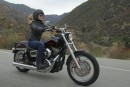 Fahraufnahme von der Harley-Davidson Dyna Low Rider