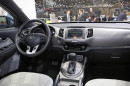 Der Innenraum des Kia Sportage Facelift 2014: Cockpit, Mittelkonsole, Lenkrad