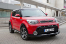Roter Kia Soul Modellgeneration 2014