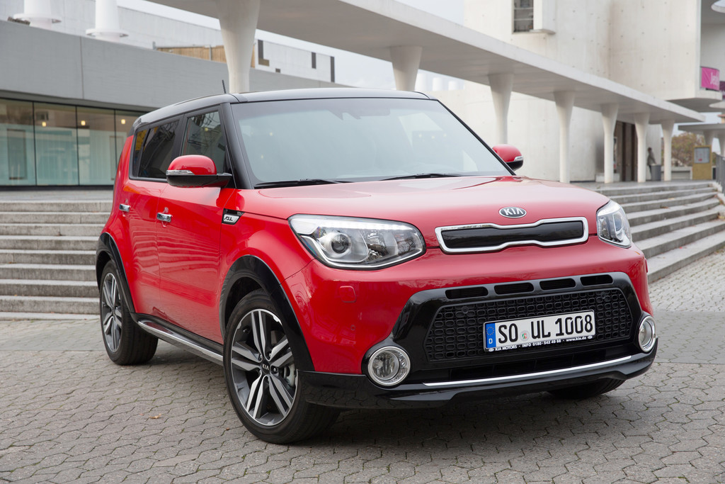 Roter Kia Soul Modellgeneration 2014