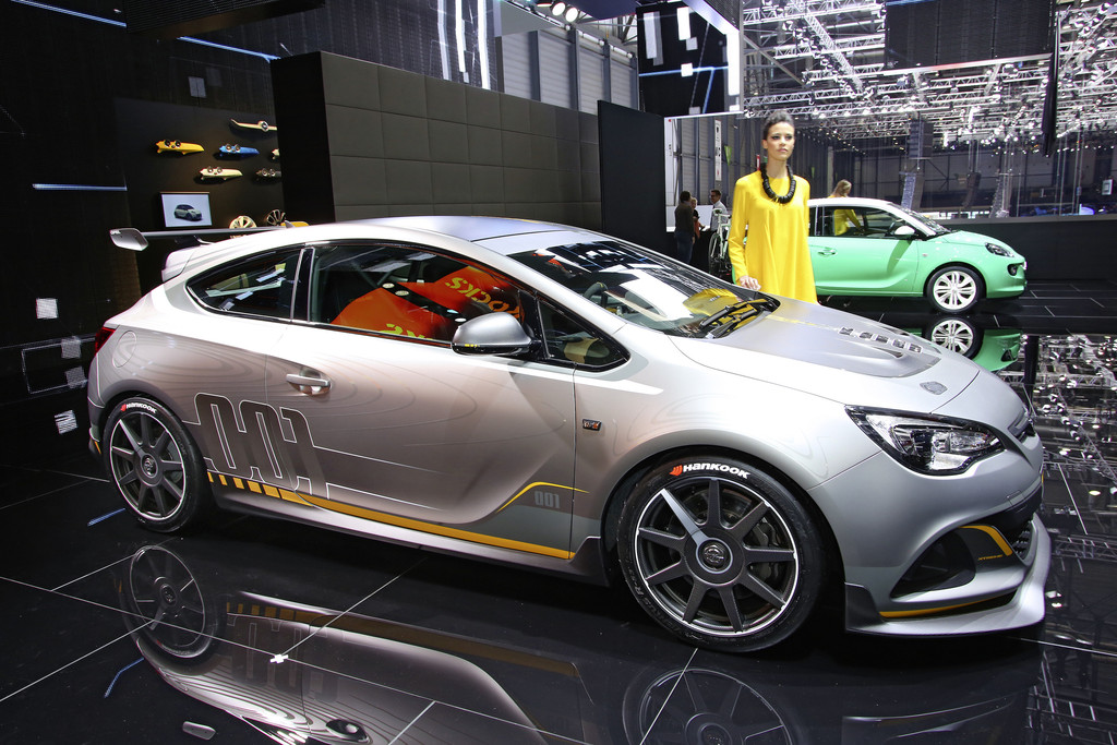 Opel präsentiert den neuen Astra OPC Extreme auf Autosalon Genf 2014