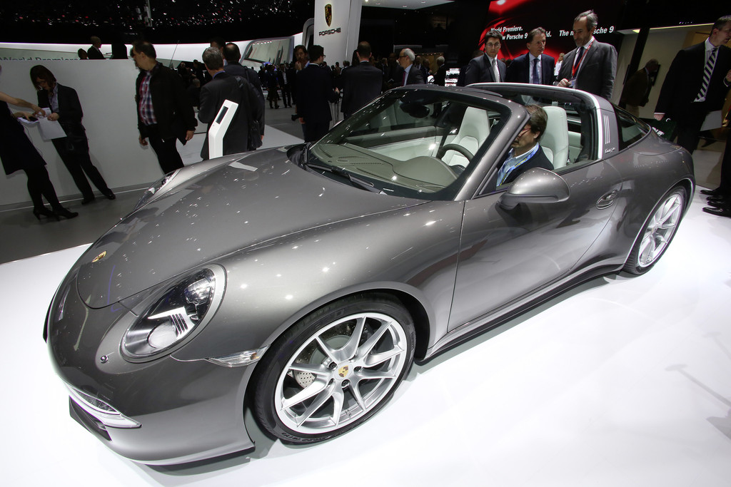 Auf der Automesse Genf zeigt Porsche den neuen Porsche 911 Targa