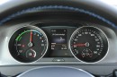 Die Rundinstrumente des Elektroautos VW E-Golf