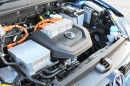Der Elektromotor unter der Haube des VW E-Golf