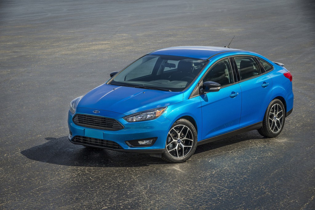 Der neue Ford Focus als Viertürer (Blau-Metallic)