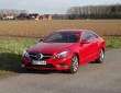 Rotes Mercedes-Benz E 220 CDI Coupé von 2014