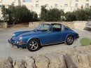 1980er Porsche 911 Targa in blau