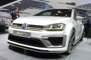 VW Golf R 400 auf der Auto China 2014 in Peking