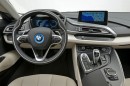 Im BMW i8 Cockpit ist alles auf den Fahrer ausgerichtet