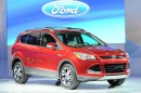 Roter Ford Escape auf einer Automesse
