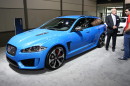 Auf der AMI in Leipzig zeigt Jaguar sein neuen Sport-Kombi XFR-S Sportbrake in blau
