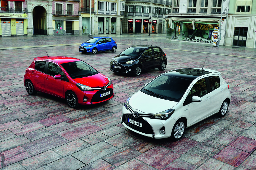 Toyota Yaris Facelift 2014 in verschiedenen Farben, wie rot, weiß, schwarz und blau