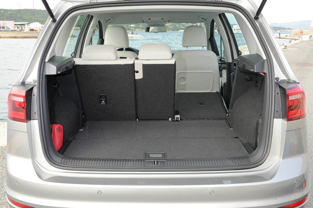 Golf Sportsvan Kofferraum Masse