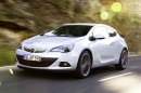 Fahraufnahme vom 2014er Opel Astra GTC in weiß