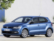 Blauer Volkswagen Polo Blue GT in der Front- Seitenansicht