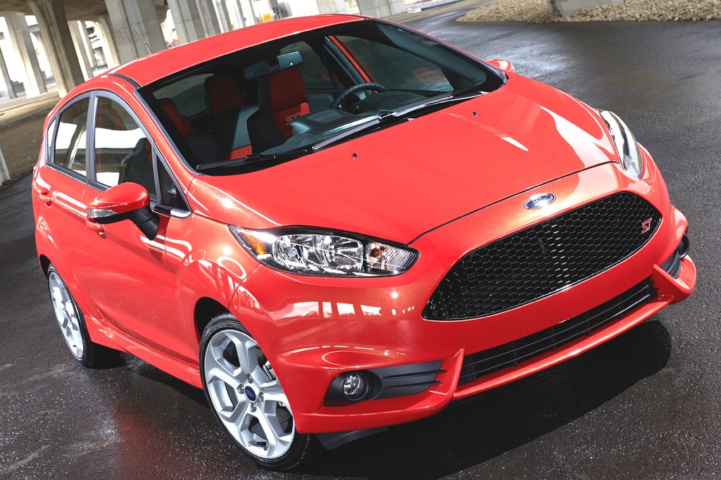 aktueller Ford Fiesta (2014) in rot