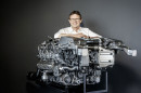 Der neue 4,0-LIter-V8 von AMG und Christian Enderle, Breichsleiter Entwicklung Motor & Triebstrang Mercedes-AMG.