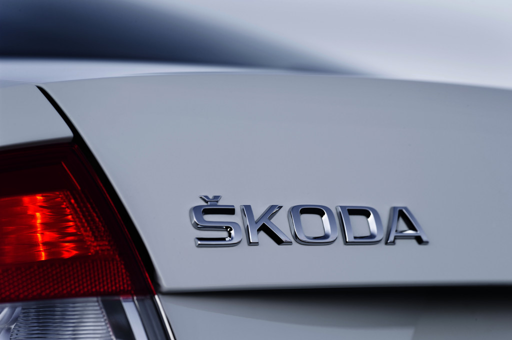 Skoda Logo an der Heckklappe am Fahrzeug