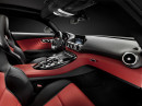 Mercedes-AMG GT Cockpit mit viel Luxus und roten Ledersitzen