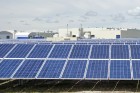 Auf dem walisischen Toyota-Werk Deeside sparen 13.000 Solarzellen jährlich 1800 Tonnen CO2.