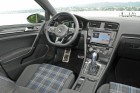 Das Cockpit des VW Golf GTE mit Sportsitzen inklusive