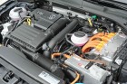 Der TSI Benzinmotor des VW Golf GTE unter der Haube