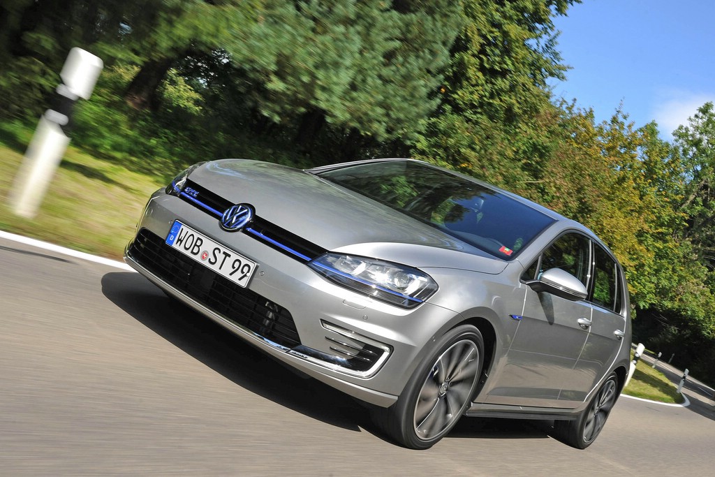 Der Blaue Streifen im Kühlgrill des Volkswagen Golf GTE