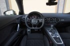 Das komplette Audi TTS Cockpit wurde auf den Fahrer ausgerichtet.