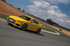 Audi TTS 2.0 TFSI Quattro in Gelb bei den tests auf einer Rennstrecke