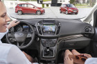 Das Cockpit des Kompaktvans Ford C-Max Facelift 2015