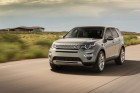 Fotoaufnahme von einem Land Rover Discovery Sport 2015 während der Fahrt