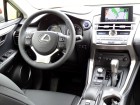 Das Cockpit des kompakten SUV Lexus NX300h