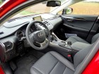 Der Fahrer und Beifahrersitz des Lexus NX300h