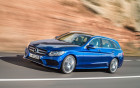Mercedes-Benz C-Klasse in der Farbe brillantblau metallic