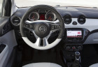 Der große Bildschirm in der Nittelkonsole des Opel Adam Rocks
