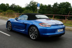 Der Sportwagen Porsche Boxster GTS bei der Fahrt