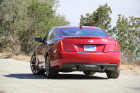 Die Heckpartie des Cadillac ATS Coupé (Rote Außenlackierung)