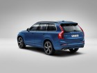 Blauer Volvo XC90 R-Design in der speziellen Farbe Bursting Blue