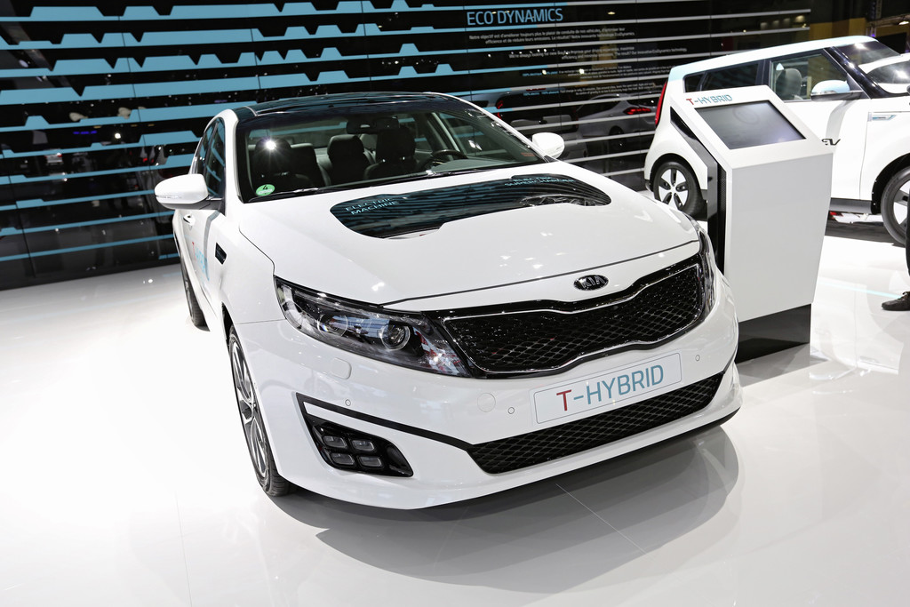 Kia Optima T-Hybrid beim Pariser Autosalon 2014