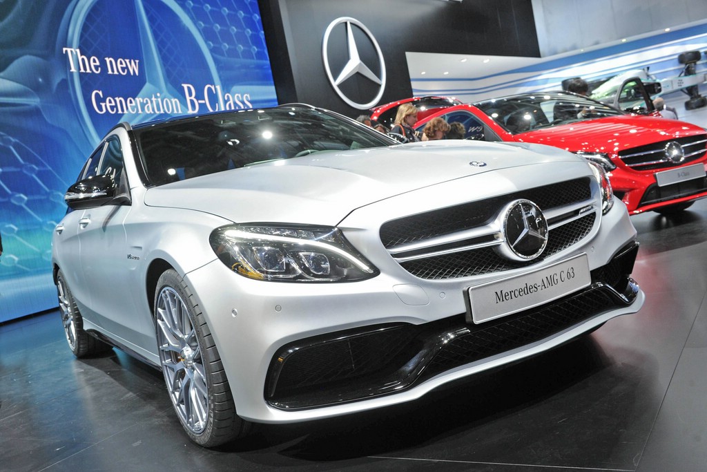 Das T-Modell des neuen Mercedes-AMG C 63 auf der Pariser Motorshow 2014