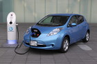 Elektrofahrzeug Nissan Leaf in Hell Blau Metallic