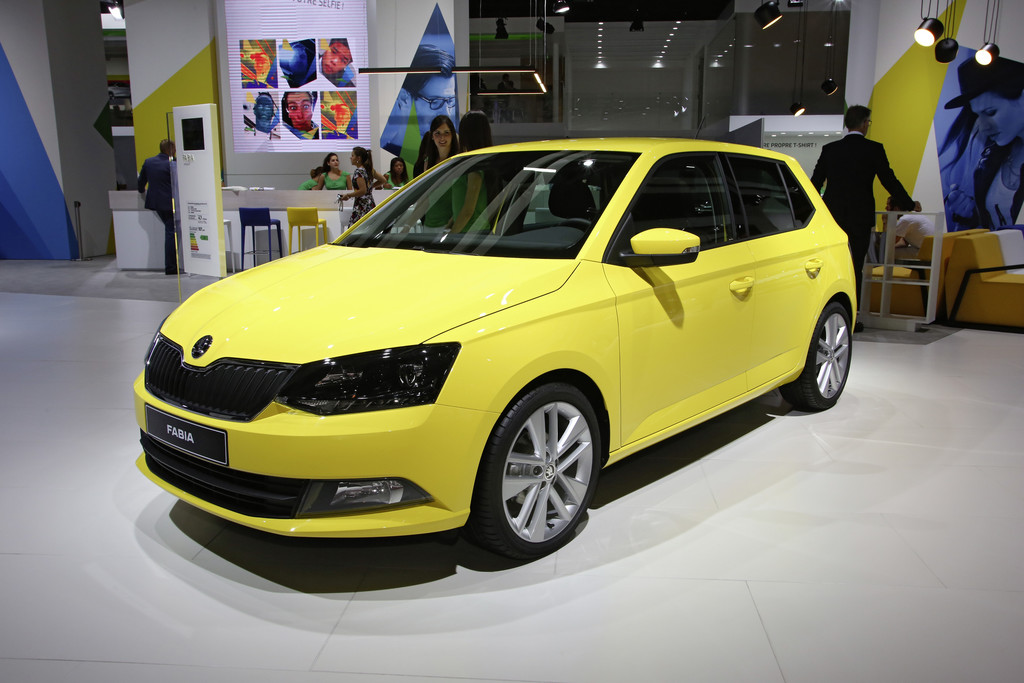 2015er gelber Skoda Fabia beim Pariser Autosalon 2014